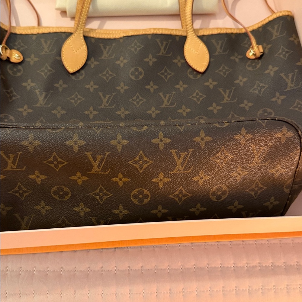 Authentic Louis Vuitton never full monogram MM - Picture 17 of 17